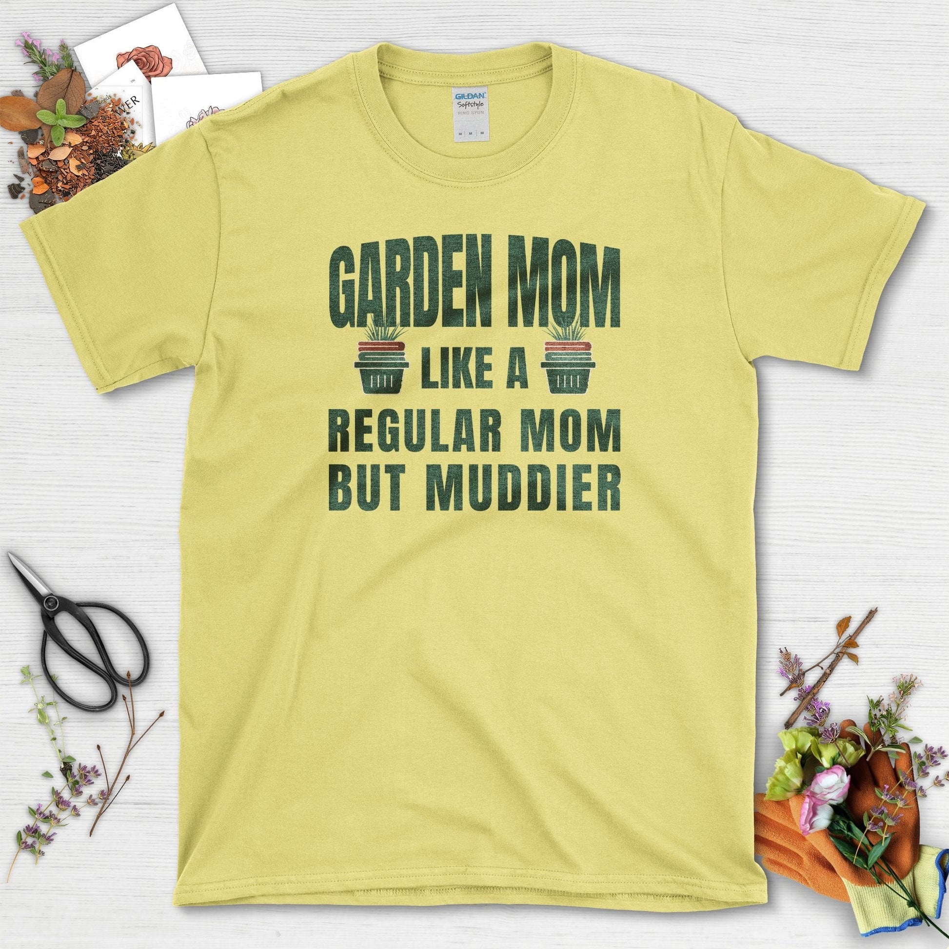 Garden Mom Muddy T-Shirt Cornsilk / S T-Shirt