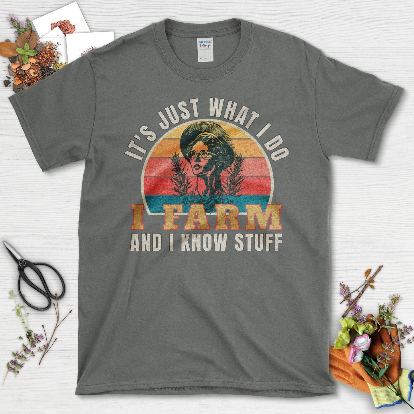 Vintage Lady Farmer I Farm and I Know Stuff T-Shirt Charcoal / S T-Shirt